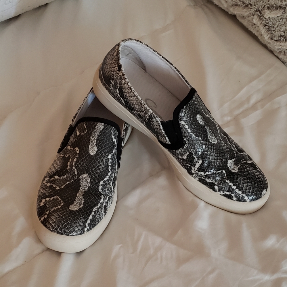 Jessica Simpson Dinellia Snake-skin print slip-on sneakers